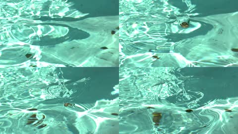 硬币掉近水里延时拍摄慢动作