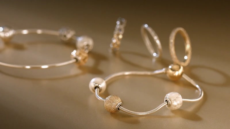 奢侈的钻石手链饰物 奢侈的钻石手链饰物