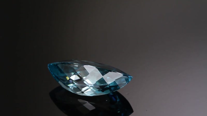 高贵蓝锆石特写