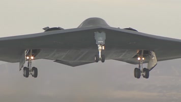 美国军事轰炸机起飞