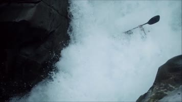 大山极限运动瀑布溪流漂流