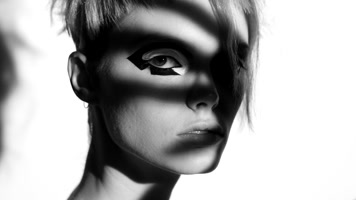 时尚模特黑白艺术光影