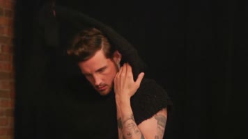 时尚男模影棚广告拍摄