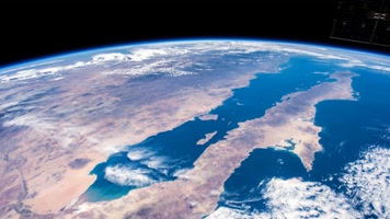 飞越地球 地球上空 地球   飞越地球 地球上空 地球