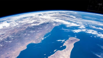 飞越地球 地球上空 地球   飞越地球 地球上空 地球