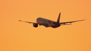 客机黄昏起飞大型客机 旅途  客机黄昏起飞大型客机 旅途