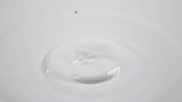 牛奶 液体 白色液体 乳胶 牛奶滴入  牛奶 液体 白色液体 乳胶 牛奶滴入