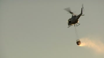 直升飞机灭火 田野起火  