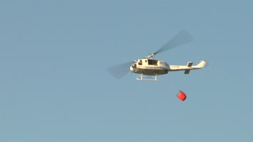 直升飞机灭火 田野起火 