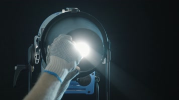 4K超清摄影棚聚光灯探照灯补光1