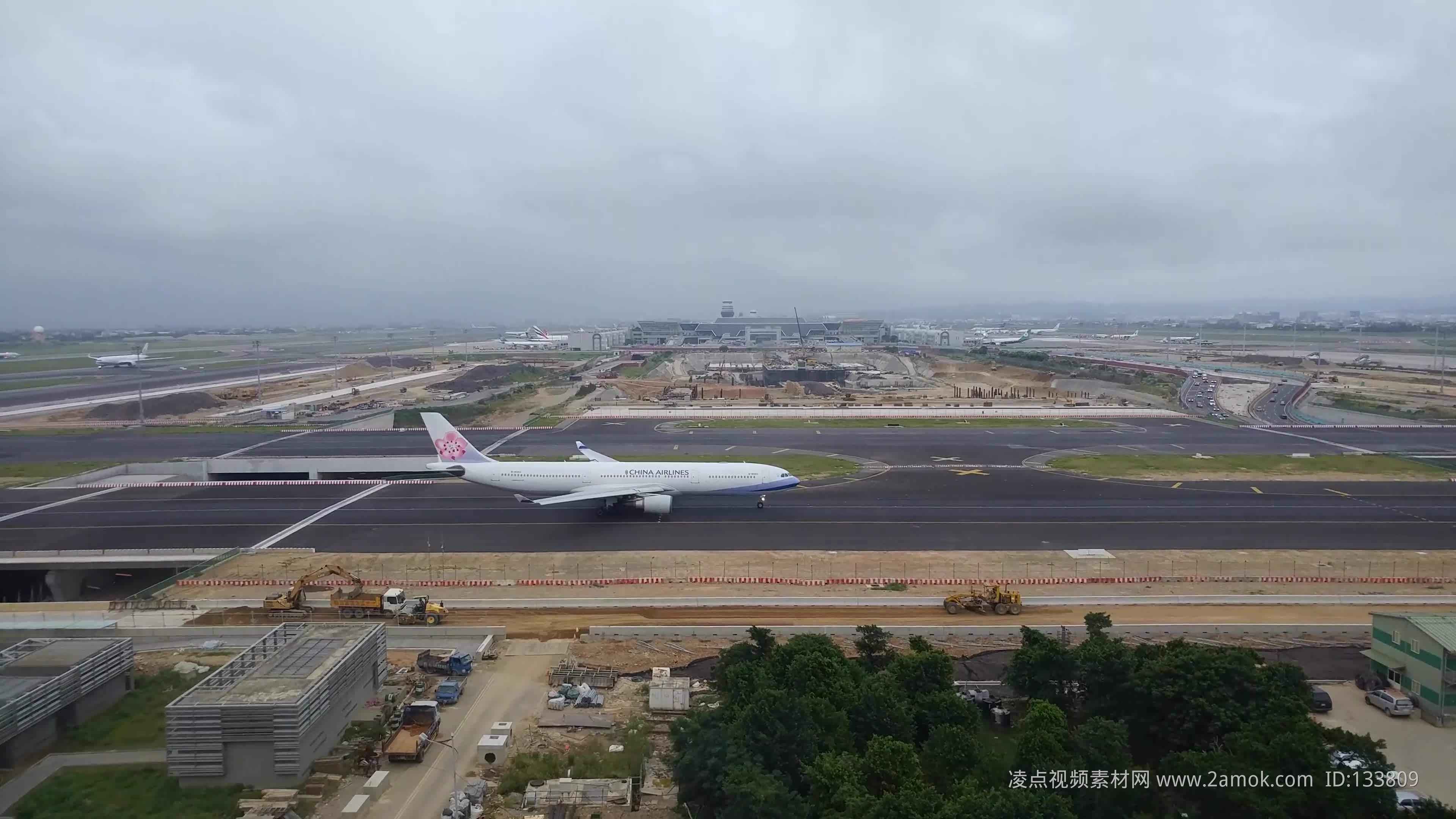 4k中国航空飞机起飞前滑行视频素材,其它视频素材下载,高清3840X2160视频素材下载,凌点视频素材网,编号:133809