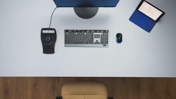 男子在办公室使用笔记本电脑 iPad 4K视频