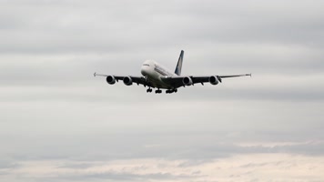 4K空中客车民航客机降落实拍视频素材