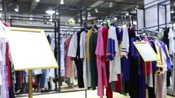 商场服装商店实拍