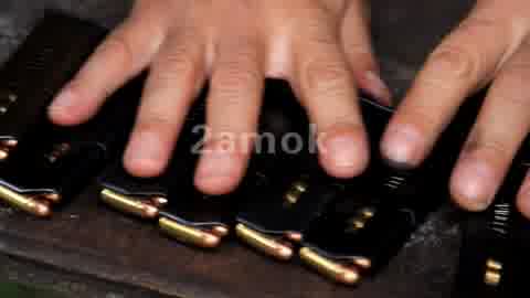 弹夹装枪，上弹夹