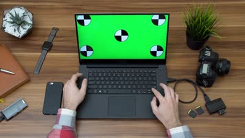 笔记本电脑绿屏 操作笔记本电脑 