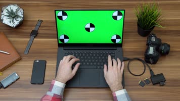 笔记本电脑绿屏 操作笔记本电脑 