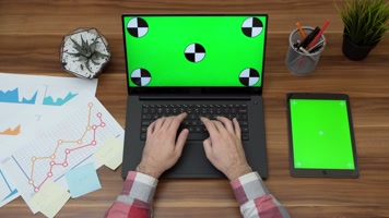 笔记本电脑绿屏 操作笔记本电脑 