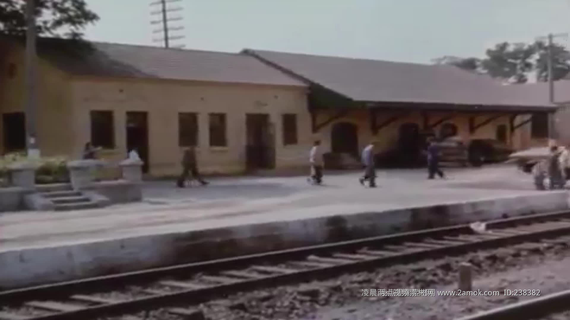 实景还原了90年代的火车站，恍惚觉得自己在拍电影🎬