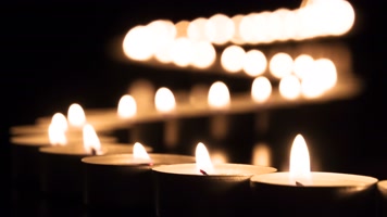 逐一点亮的爱心蜡烛  逐一点亮的爱心蜡烛