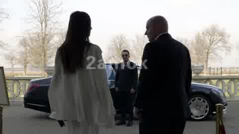 美女约会，酒店享受美食，谈情说爱