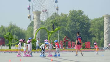 小孩快乐的奔跑4K升格 小孩快乐的奔跑4K升格