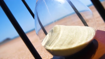 【4k画质】沙滩上的沙漏