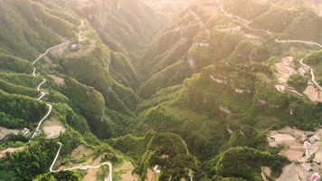 4k航拍恩施山丘悬崖大峡谷