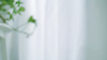 原创窗帘随风飘动宁静生活