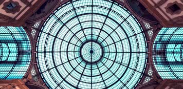 大气教堂，雄伟建筑，壁画窗花