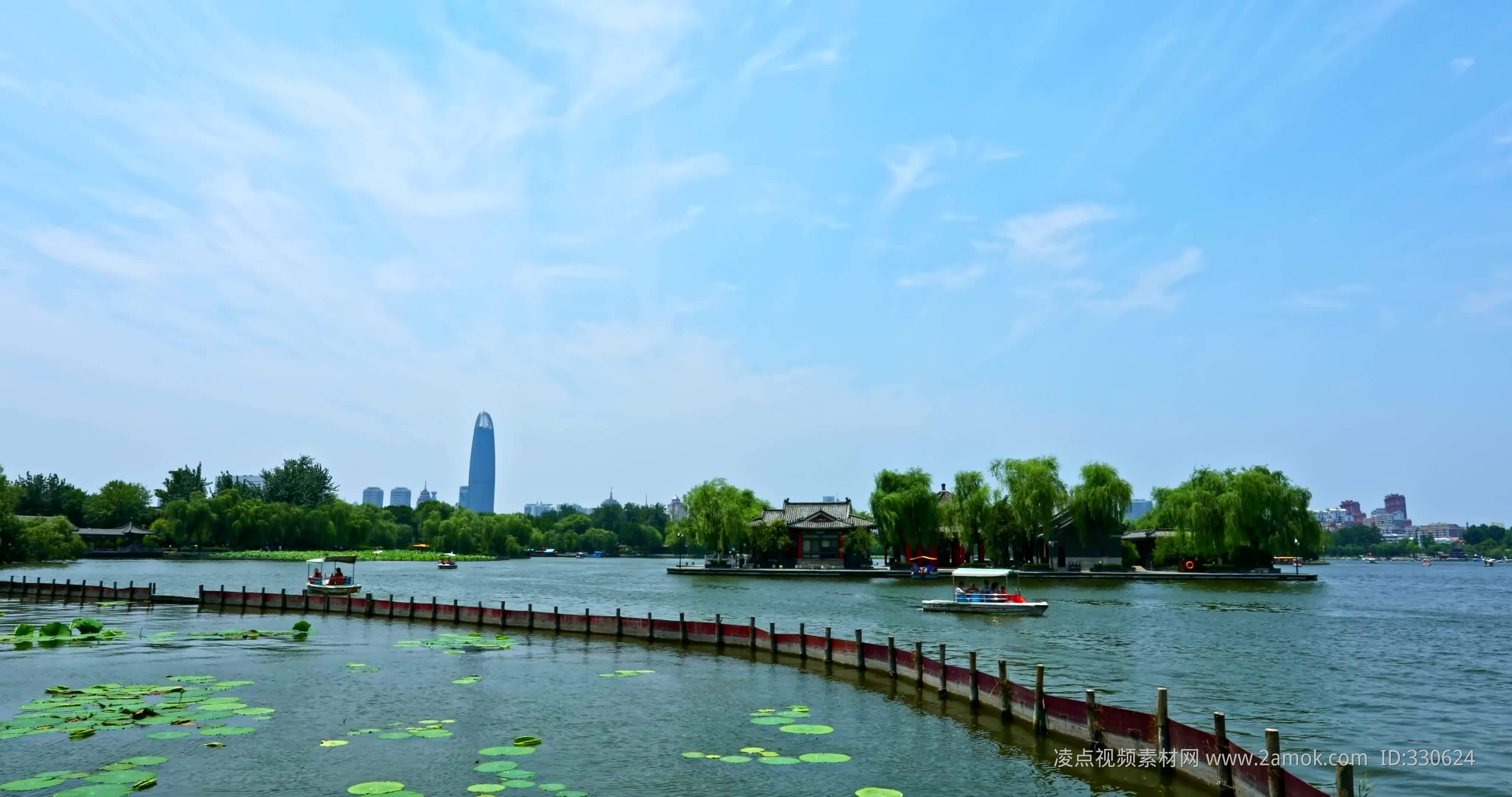 济南大明湖曾称“西湖”，是中国唯一的泉水湖，秀丽风光如诗如画_夏雨荷