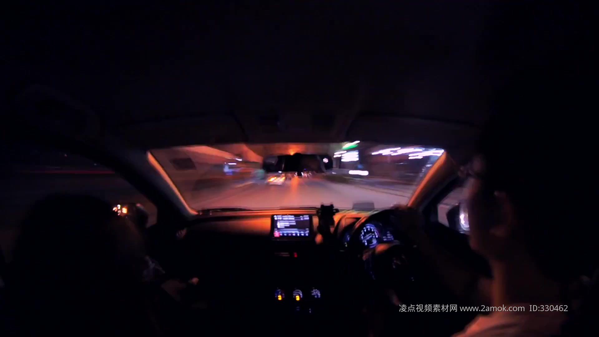 香港的夜晚，闪烁的霓虹灯，穿行的出租车，繁华又寂寞|霓虹灯|出租车|香港_新浪新闻