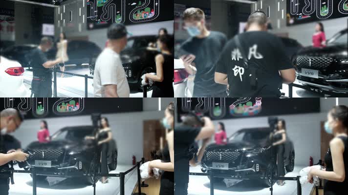 车展上的美女车模和为香车美女拍照的摄影师