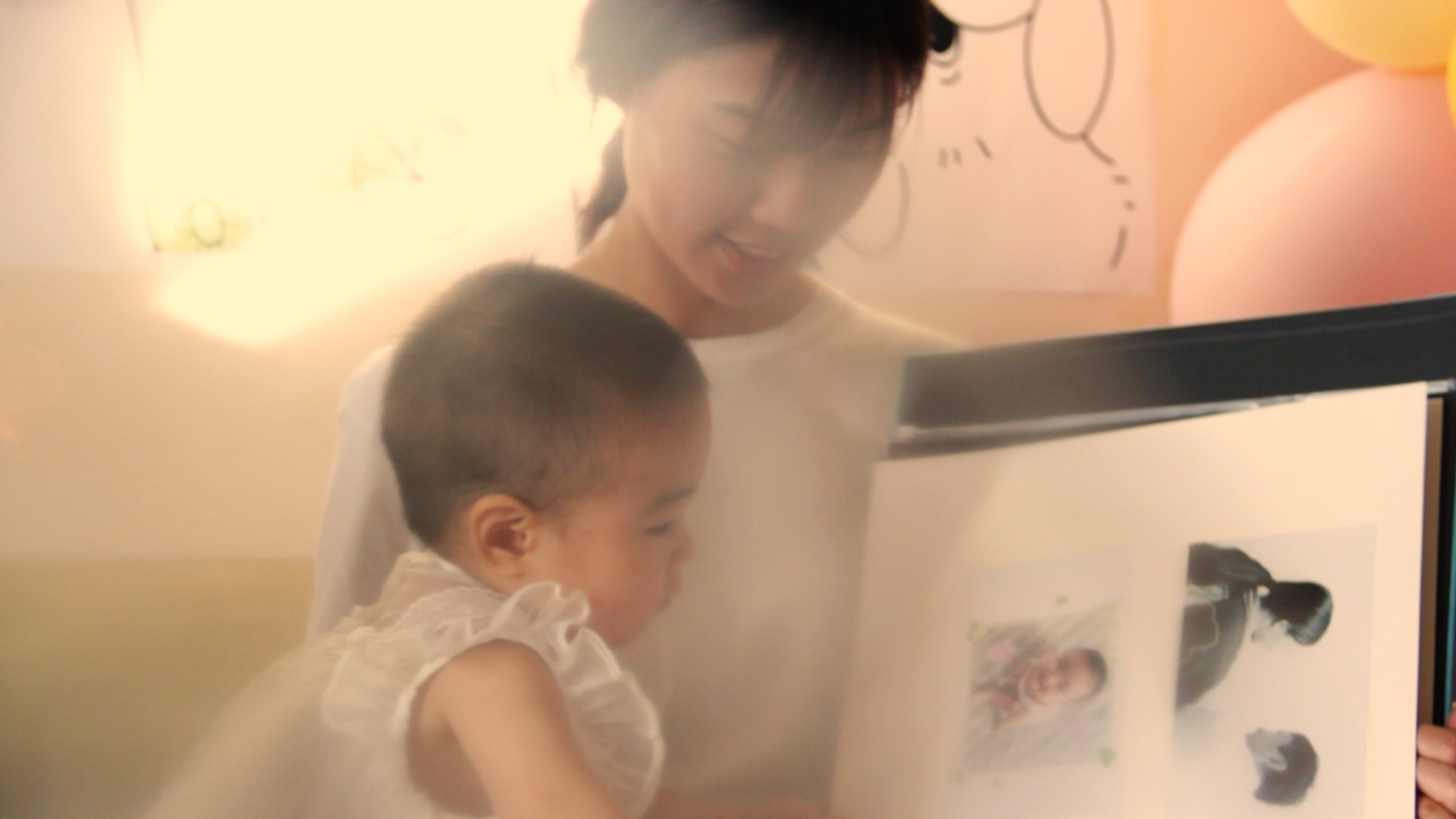 一家三口婴儿宝宝、父爱母爱温馨美好生活