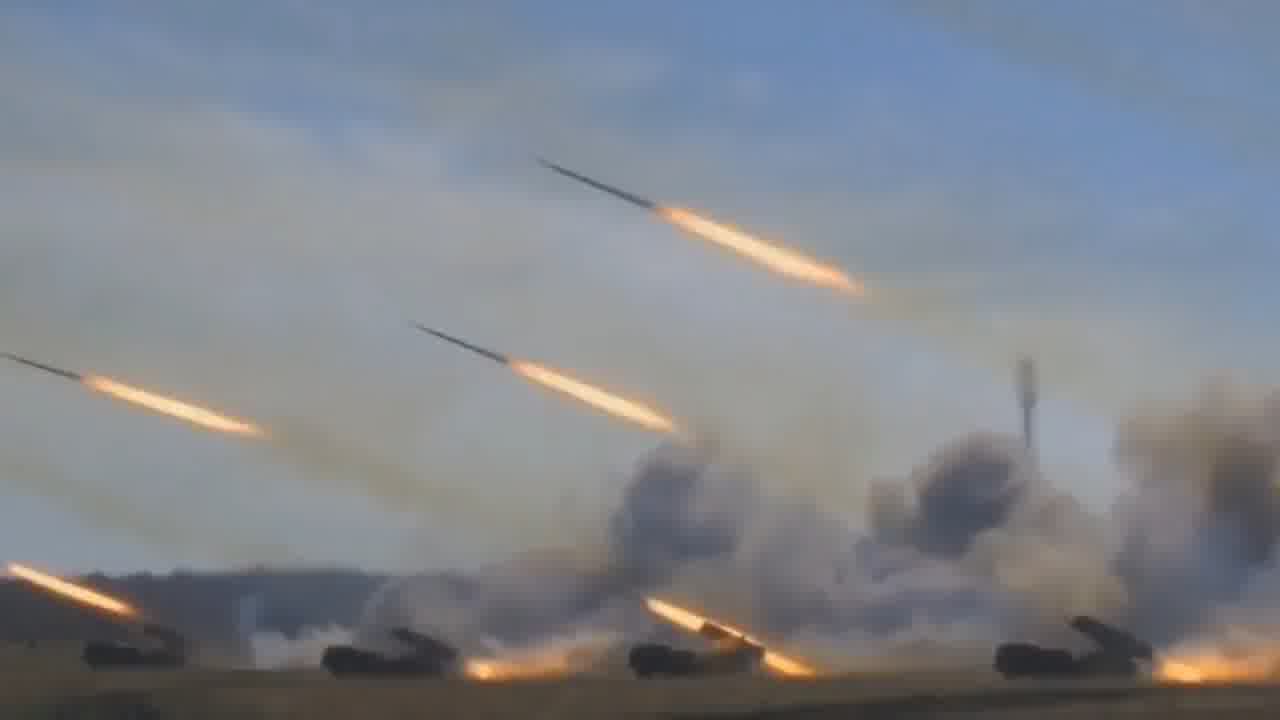 军事实拍,火箭炮,万箭齐发 军事实拍,火箭炮,万箭齐发