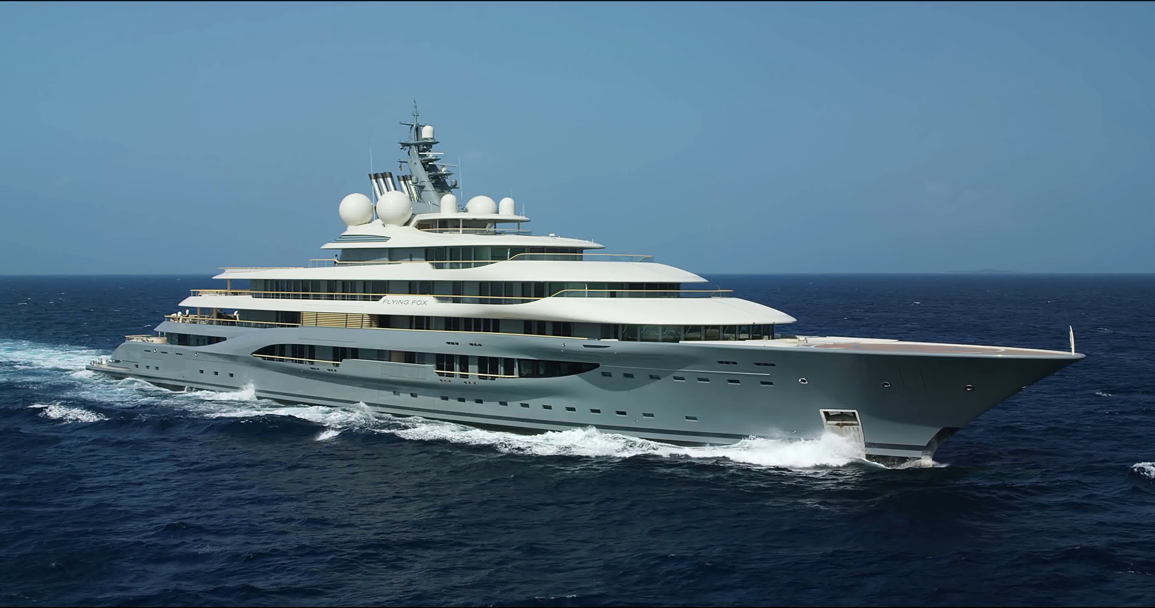 海边度假，私人游艇，吃喝玩乐