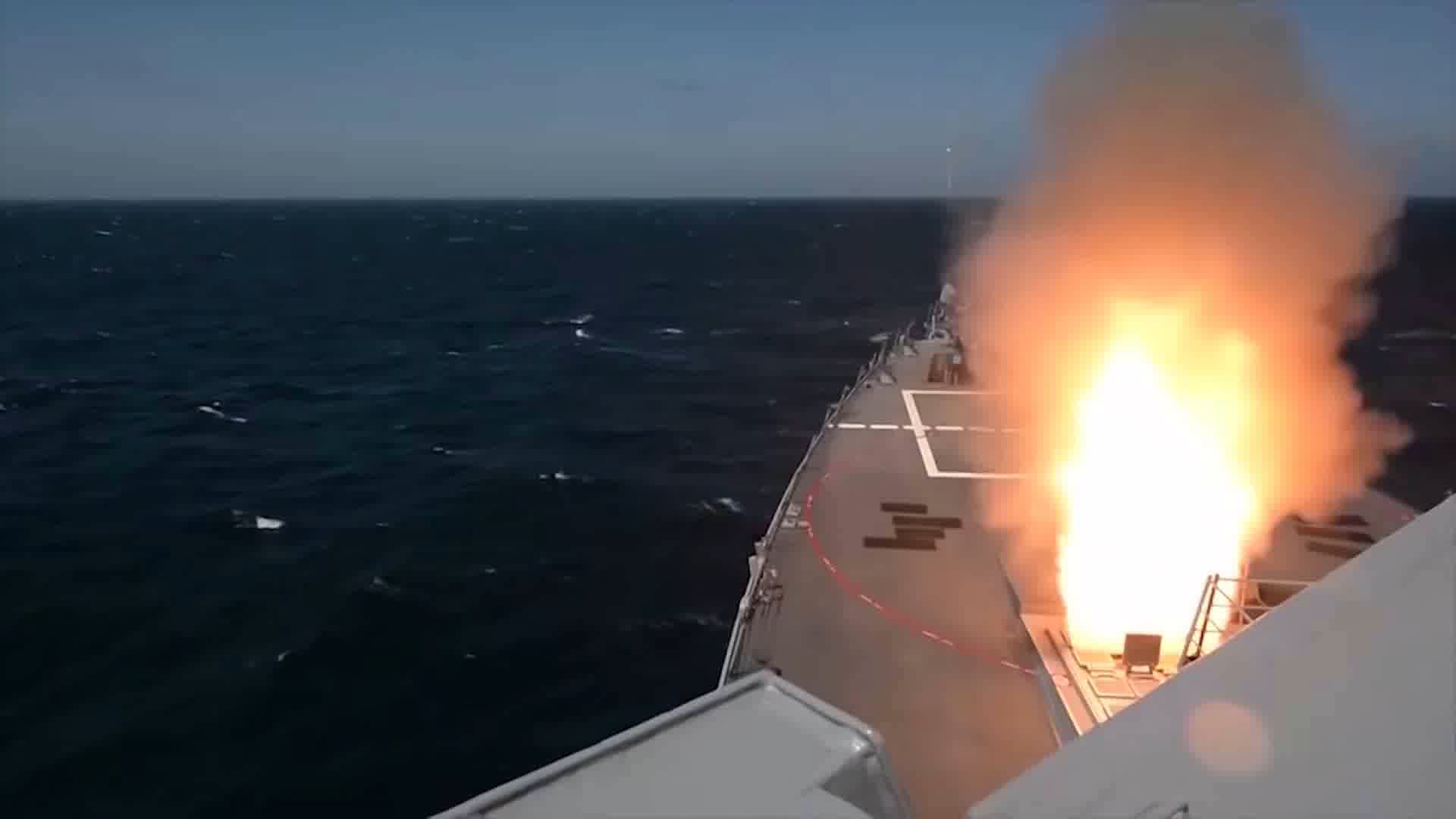 军事实拍，军舰各种武器发射