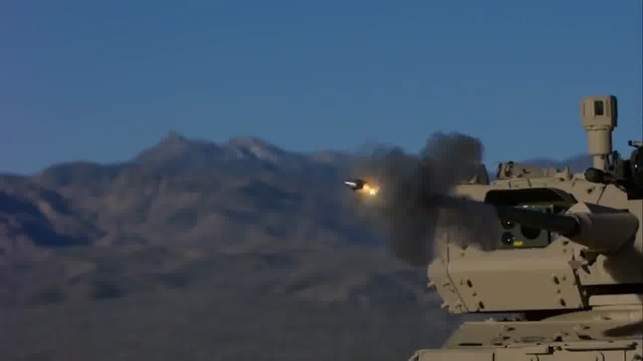 军事实拍，装甲车步兵车炮弹测试