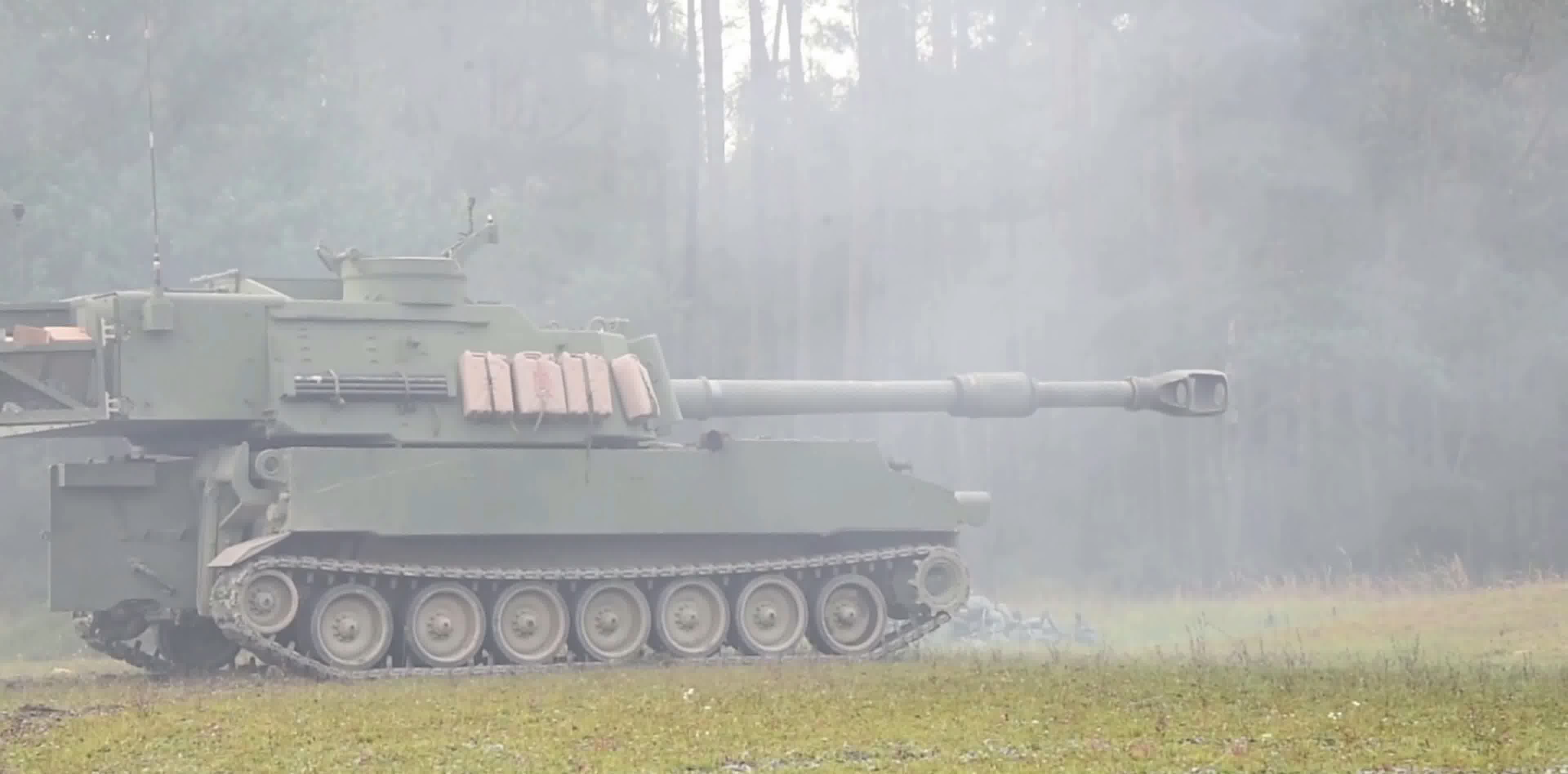 军事实拍,炮兵车打炮 军事实拍,炮兵车打炮