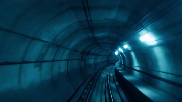 地铁隧道穿梭