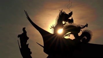 庙宇寺庙王宫屋顶房顶装饰雕刻雕像雄伟逆光