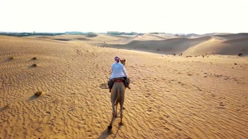 沙漠行走，阿拉伯伊斯兰国家伊斯兰教骑骆驼