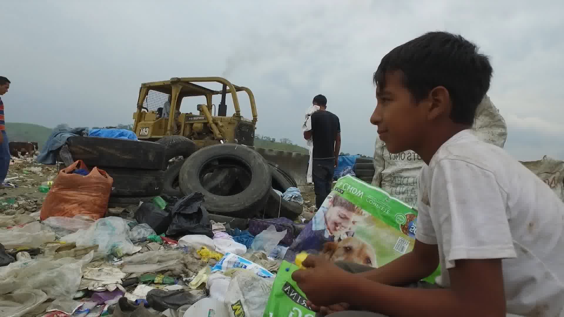 穷困家庭捡垃圾生活，第三世界