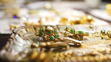 复古大气纯手工打造珠宝首饰4k视频素材