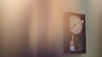 老式机械挂钟，钟摆，时光流逝4k视频素材