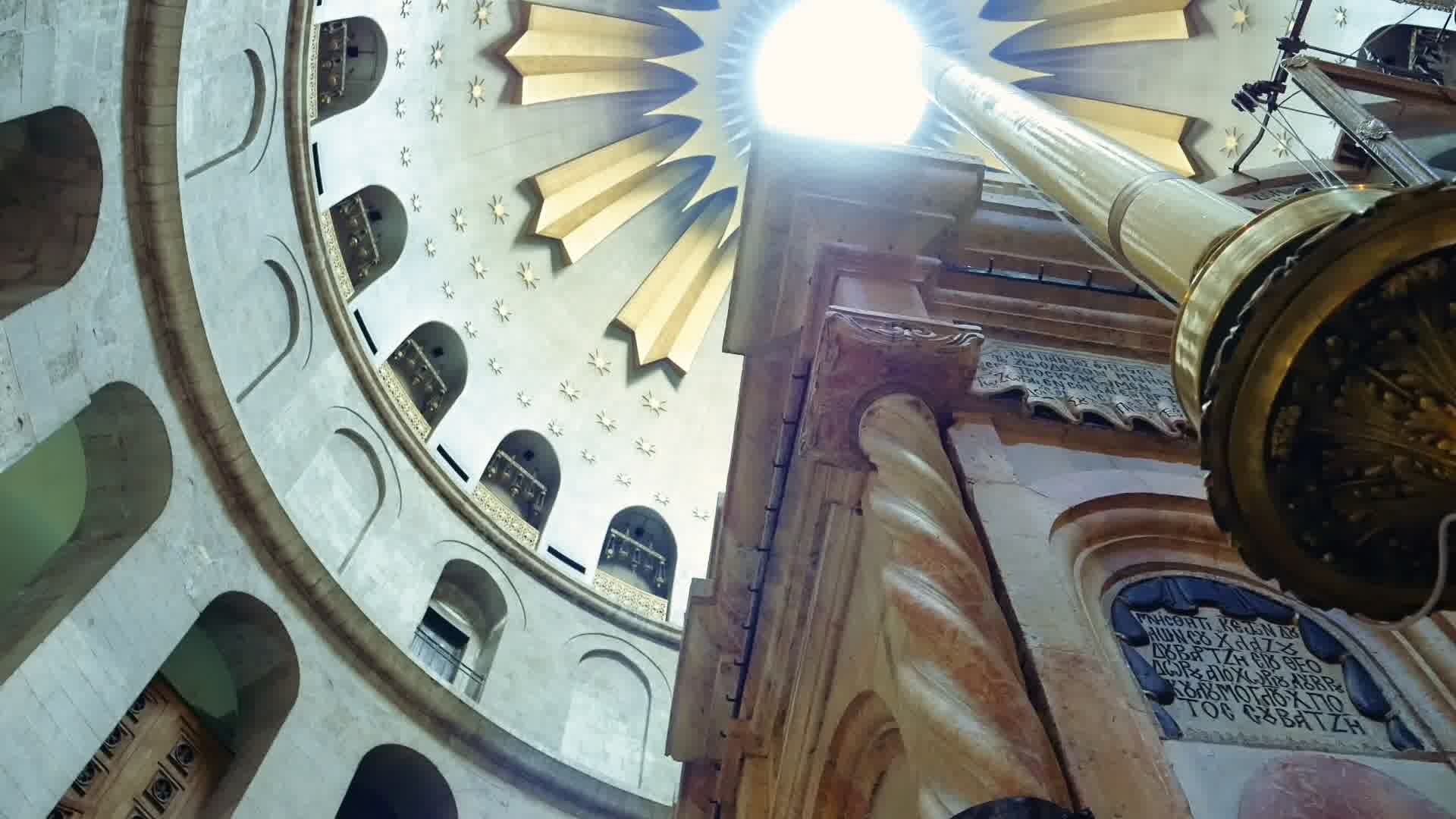 大气教堂，雄伟建筑，壁画窗花