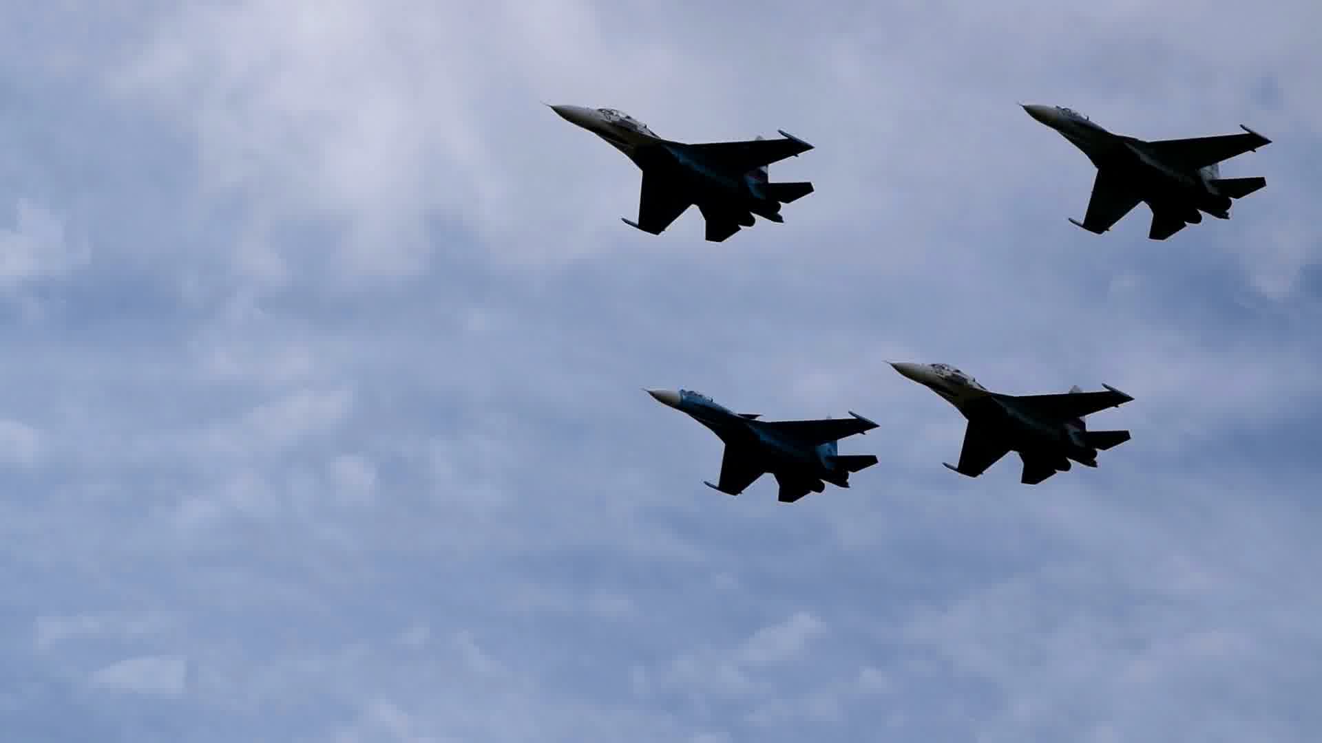 战斗机飞行表演 (2)