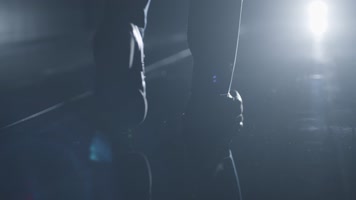 原创脚步向前走意象