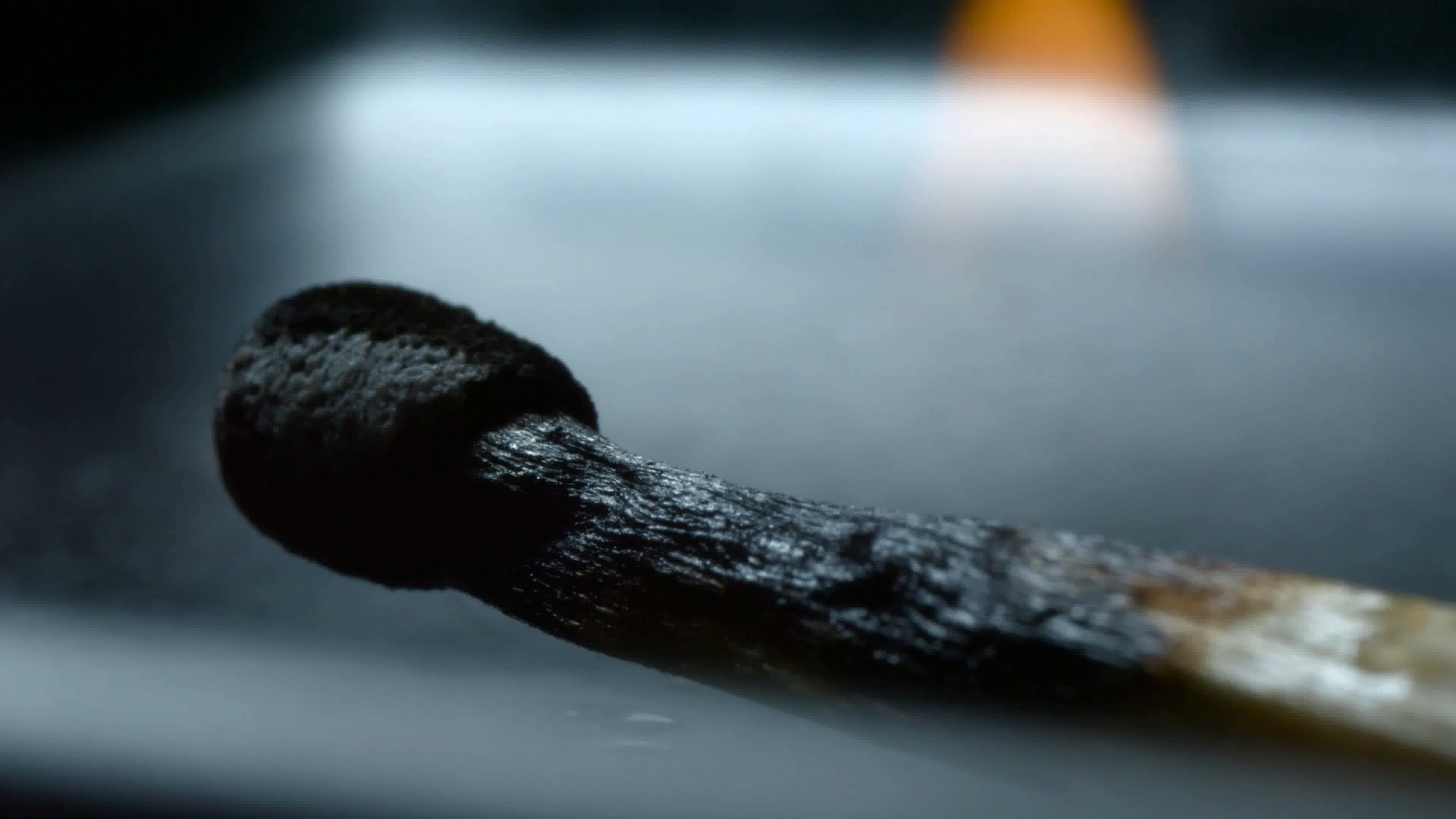 火柴燃烧到熄灭，擦火柴划火柴