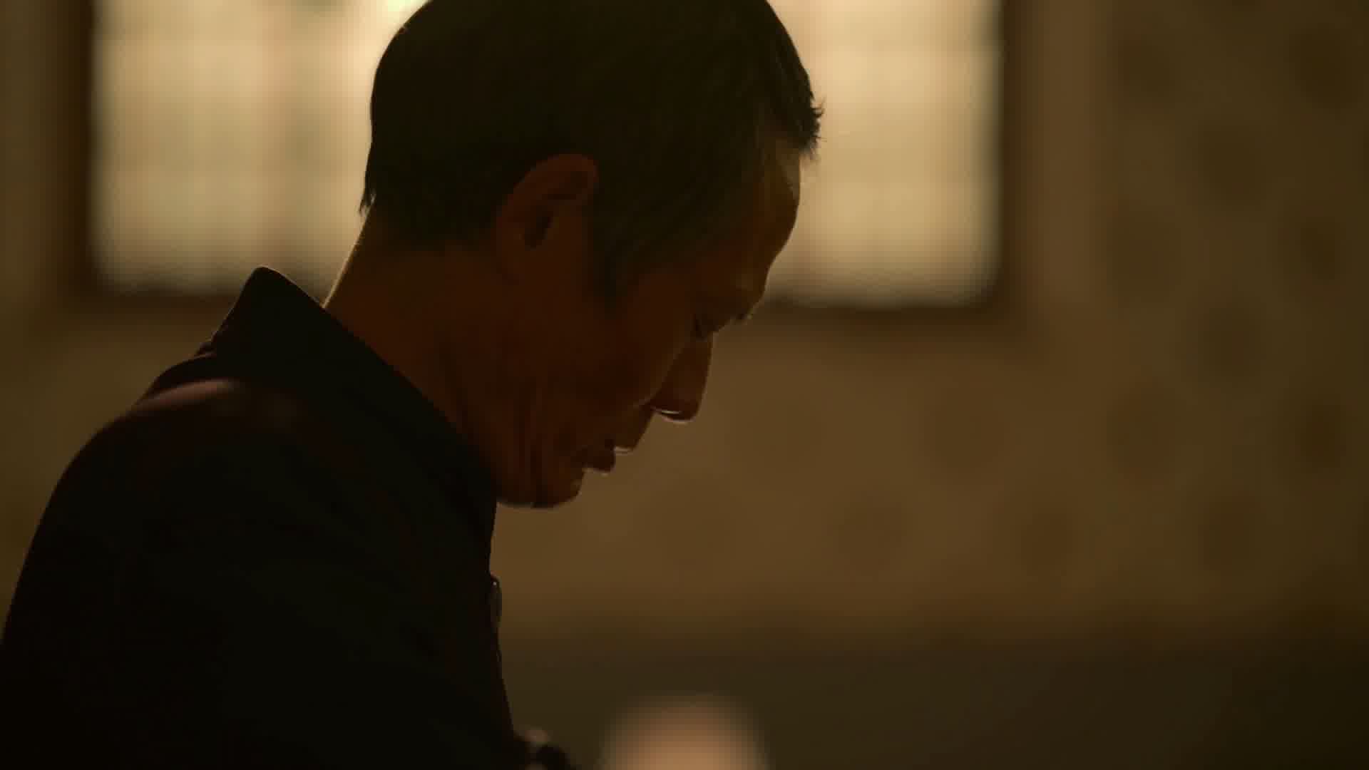 教堂祈祷，教堂祷告，做礼拜